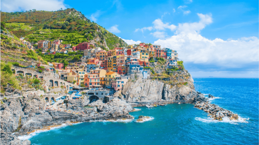 Corniglia: Ngôi Làng Thượng Lưu Lẩn Khuất Trên Đỉnh Núi
