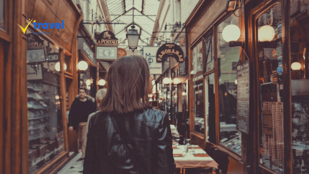 Mái che độc đáo tại Paris