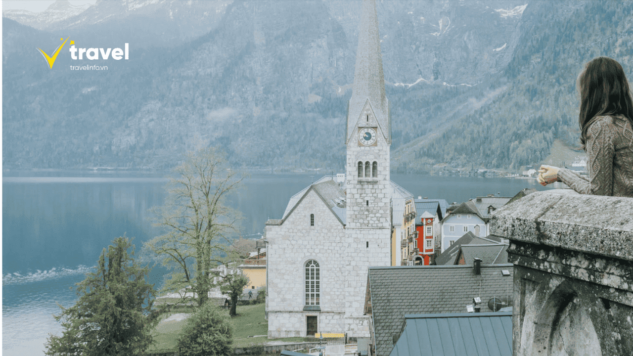 Hallstatt nằm cách Salzburg khoảng 70km