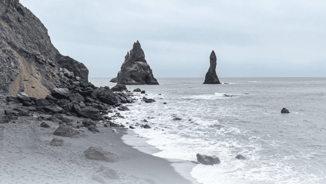 Bãi Biển Cát Đen Reynisfjara