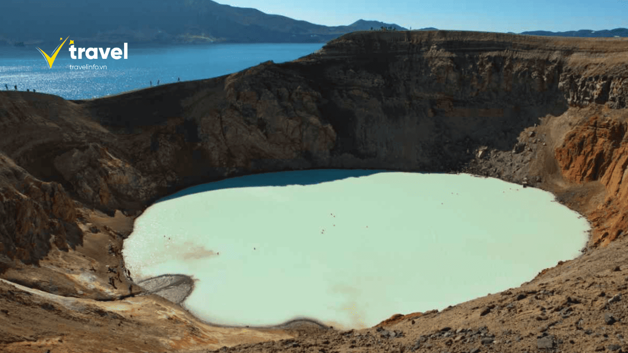 Hồ địa nhiệt Askja Caldera nằm sâu trong vùng cao nguyên