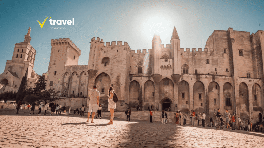 Cung Điện Palais des Papes Khi Du Lịch Pháp