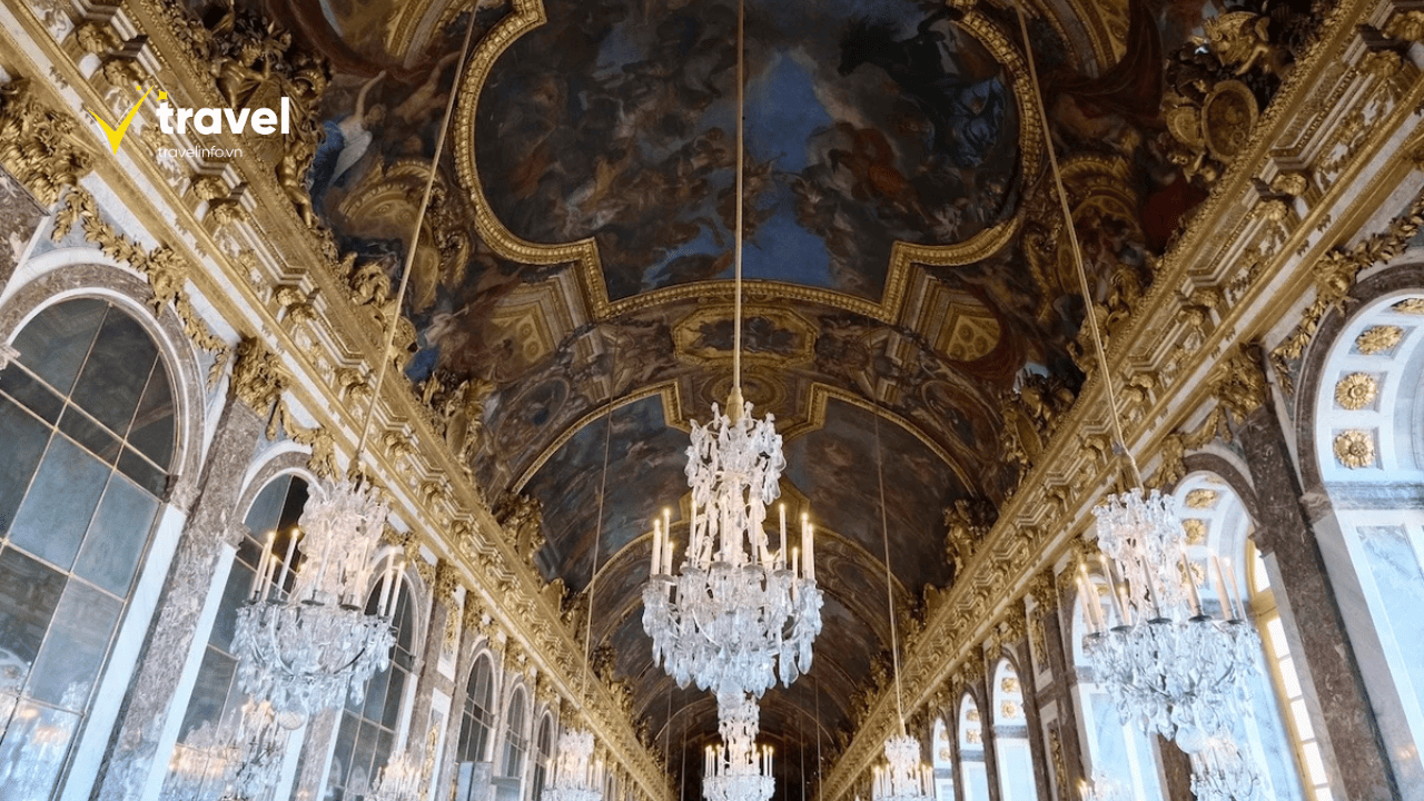 Phòng Gương – Hall of Mirrors