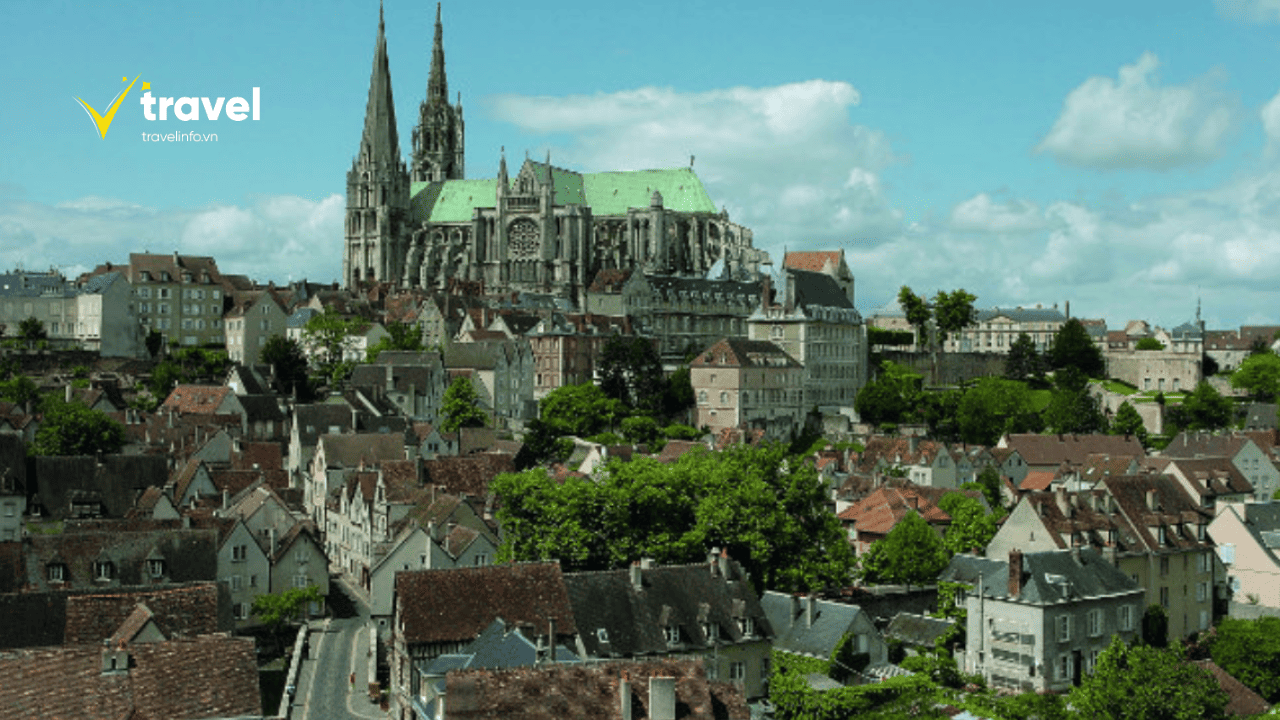 Nhà thờ Chartres là một trong những nhà thờ Gothic tiêu biểu nhất châu Âu