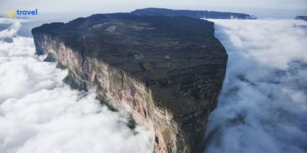 Roraima – Núi bàn kỳ bí giữa ranh giới ba quốc gia