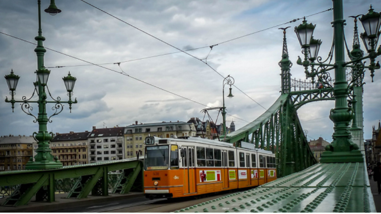 Vẻ đẹp cổ kính của cầu Liberty Bridge