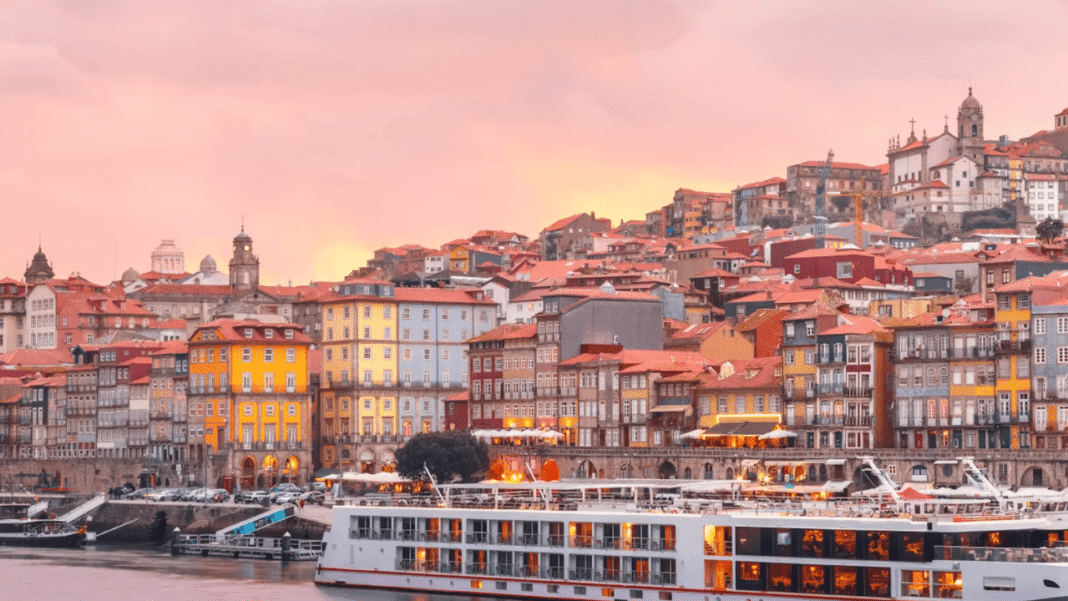 Khu Phố Cổ Kính Ribeira - Porto