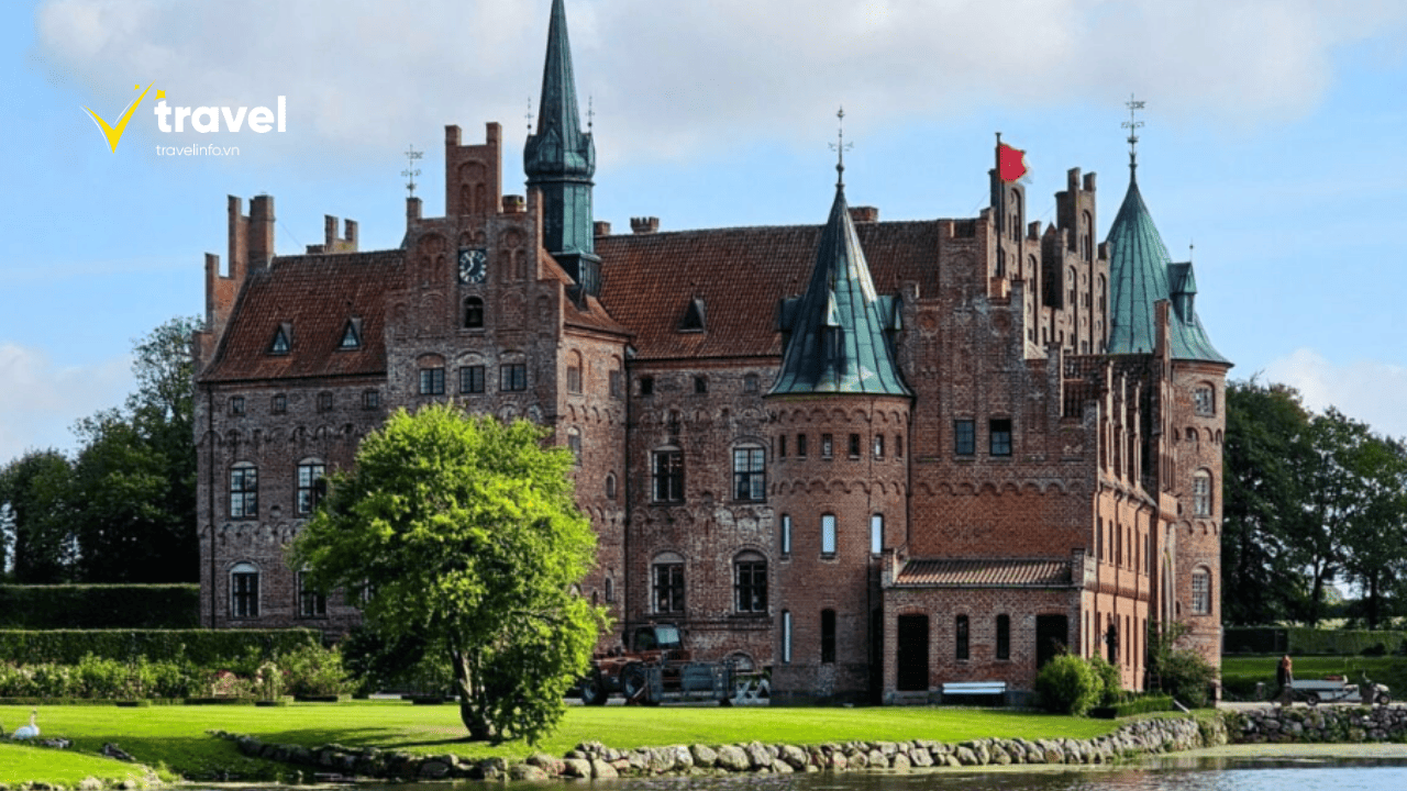 Lâu đài Egeskov là một lâu đài thời Phục Hưng