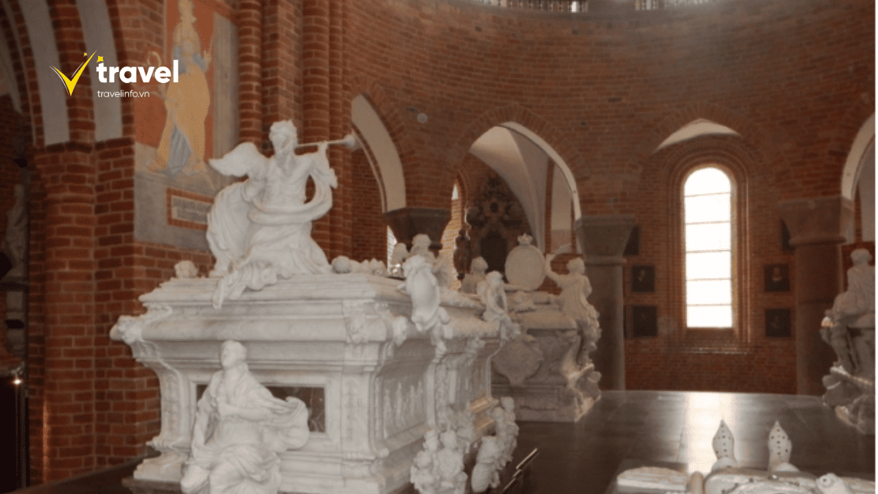 Khu mộ hoàng gia trong Nhà thờ Roskilde