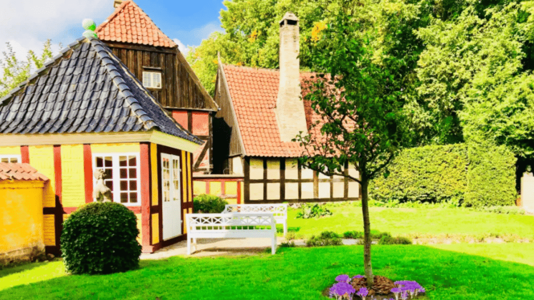 Thị Trấn Cổ Den Gamle By