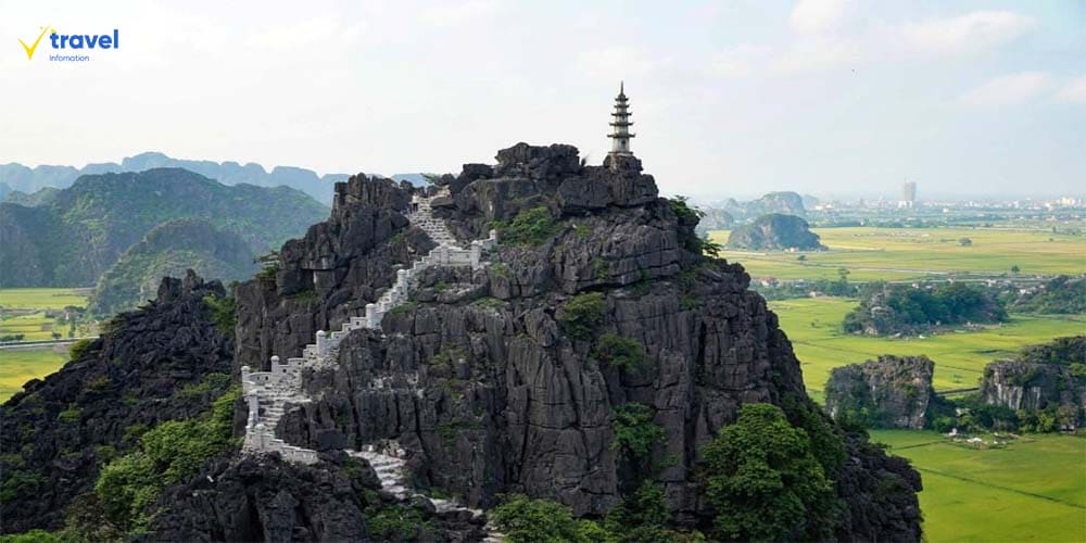 Toàn cảnh núi Ngọa Long