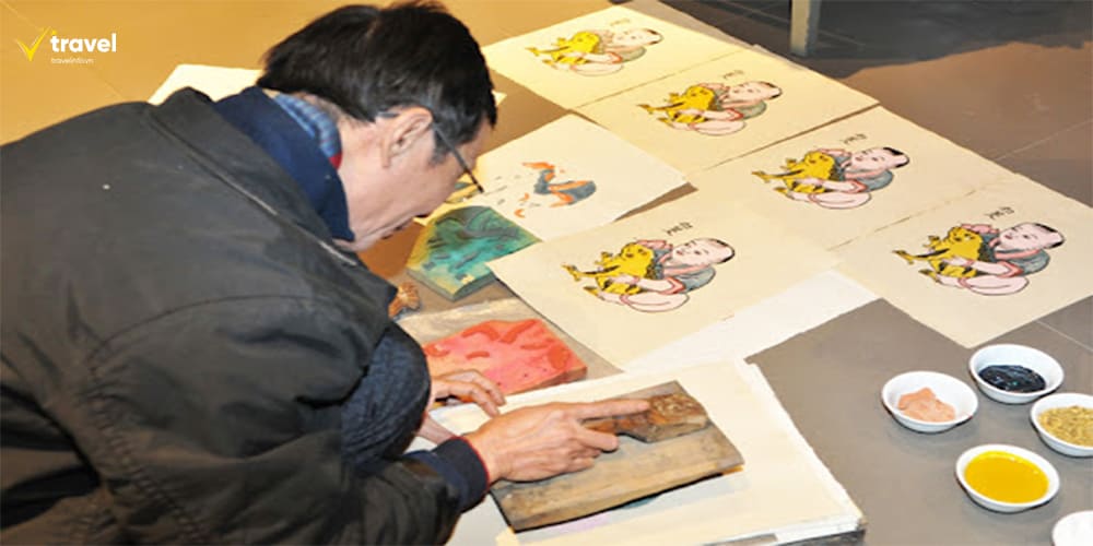 Tham Quan Quy Trình Làm Tranh Truyền Thống