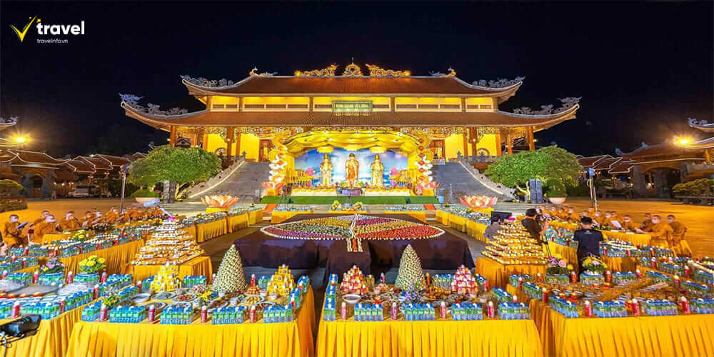 Lễ hội tại Chùa Ba Vàng – Hòa quyện tâm linh và văn hóa dân tộc