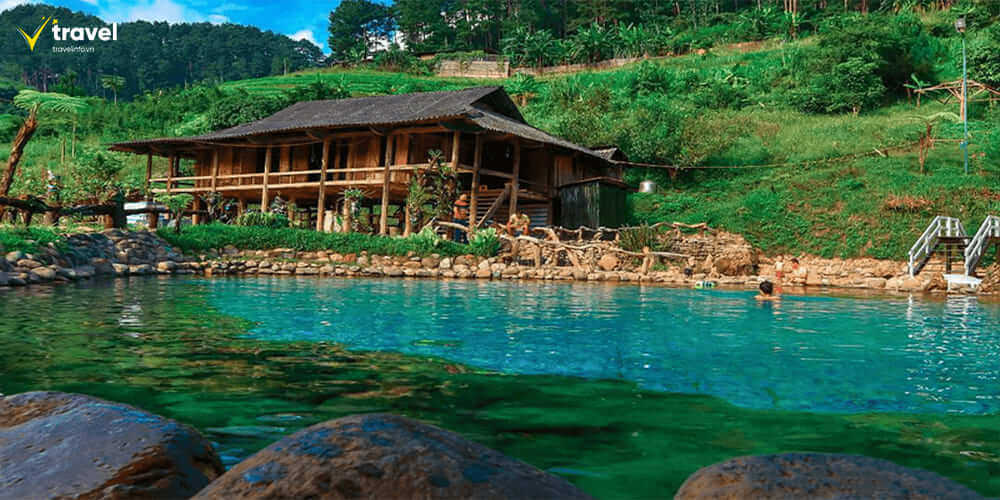 Suối nước nóng Tú Lệ